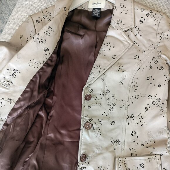 Neiman Marcus Exclusive Taupe Lambskin Laser Cut Blazer Jacket | Size 6 - Picture 9 of 9